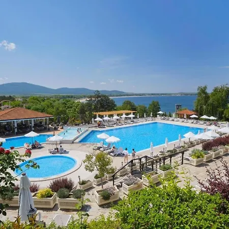 Eve Santa Marina - Sea, Pools, Relax Apartment