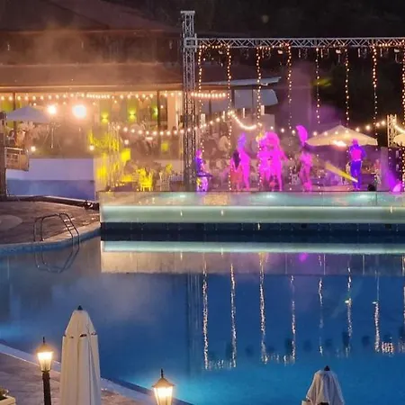 Eve Santa Marina - Sea, Pools, Relax شقة