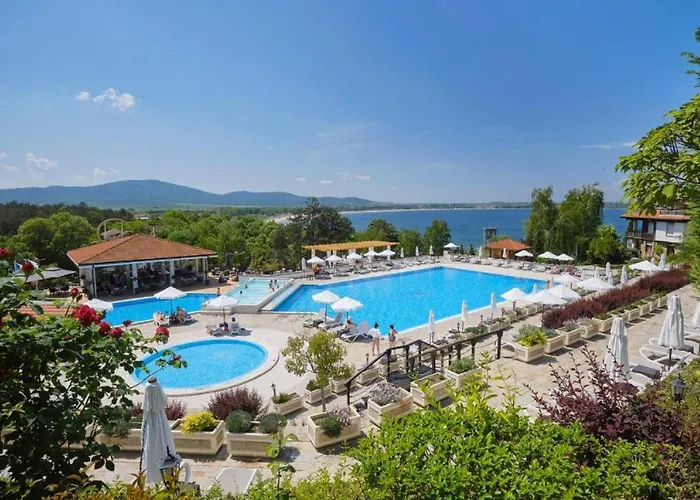 Eve Santa Marina - Sea, Pools, Relax Apartment